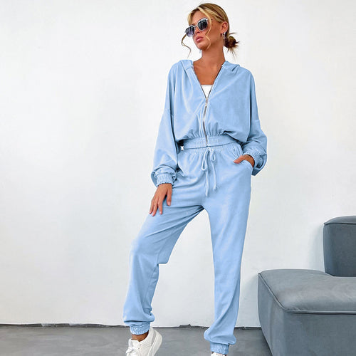 Dame loungewear-sæt i blød velour med praktisk lynlås og elastisk talje Stilla