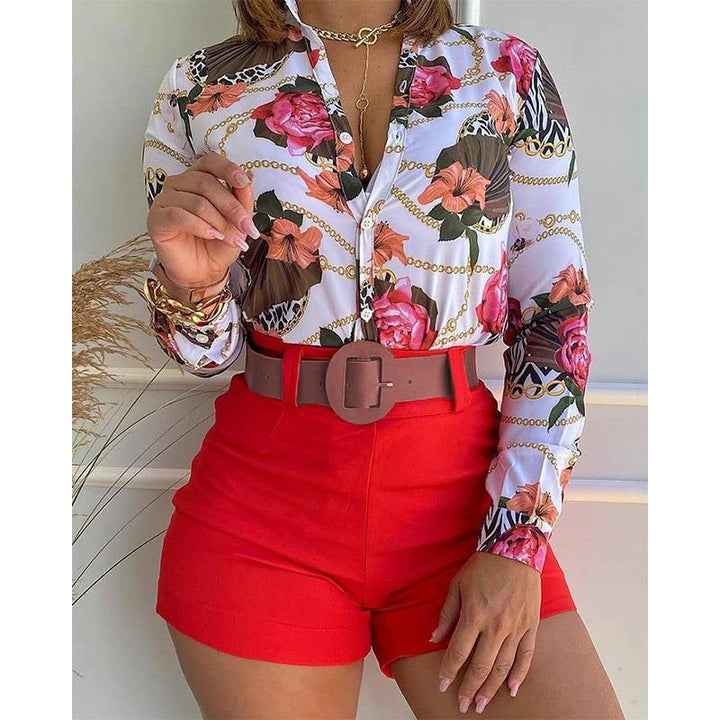 Damebluse med blomsterdesign og elegant snit Stilla