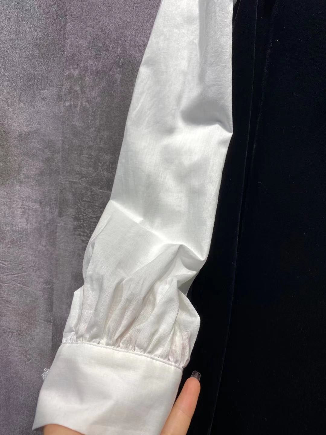 Dame skjorte kjole med elegant skørt og rynker Stilla