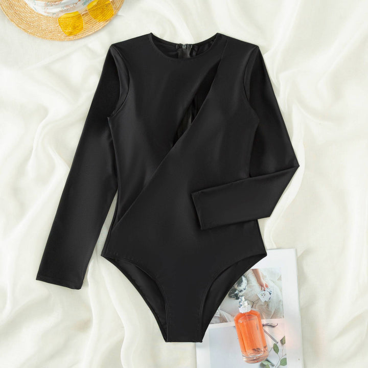 Dame one-piece badedragt med stilfuld cut-out og langærmet Stilla