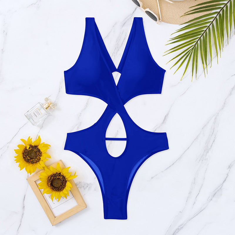 Dame One-piece badedragt med moderne cut-out og krydsdesign Stilla