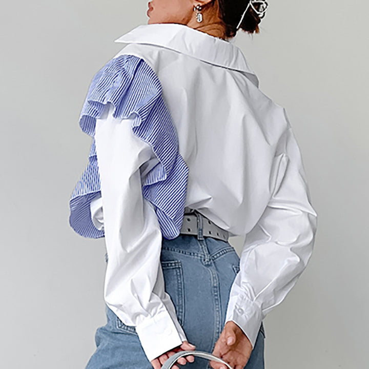 Damebluse med asymmetrisk flæsedesign og moderne snit Stilla