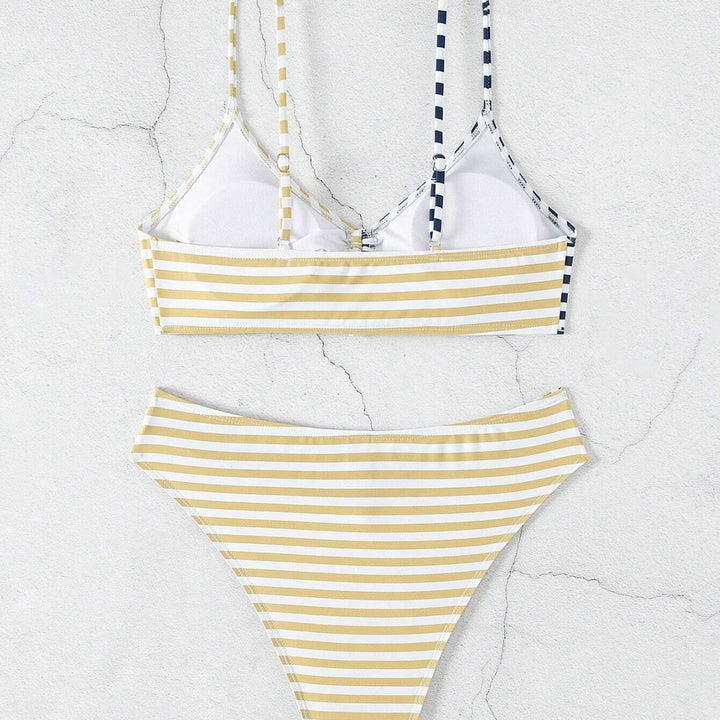 Dame Triangel-Bikini med raffineret knude og moderne stribemønster Skovae