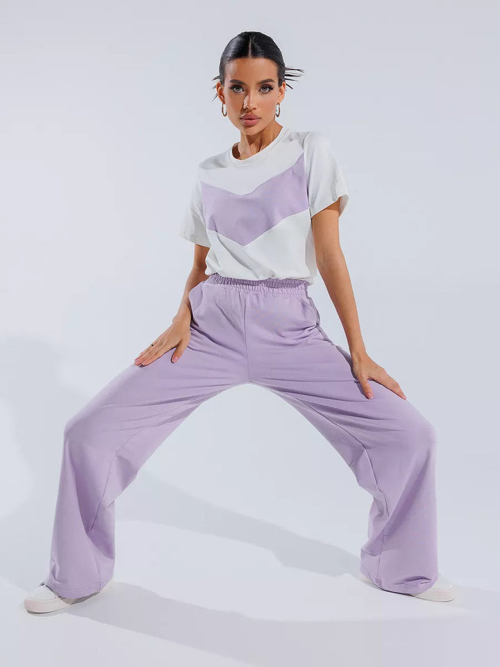 Dame casual T-shirt med moderne farveblok design og let oversized snit