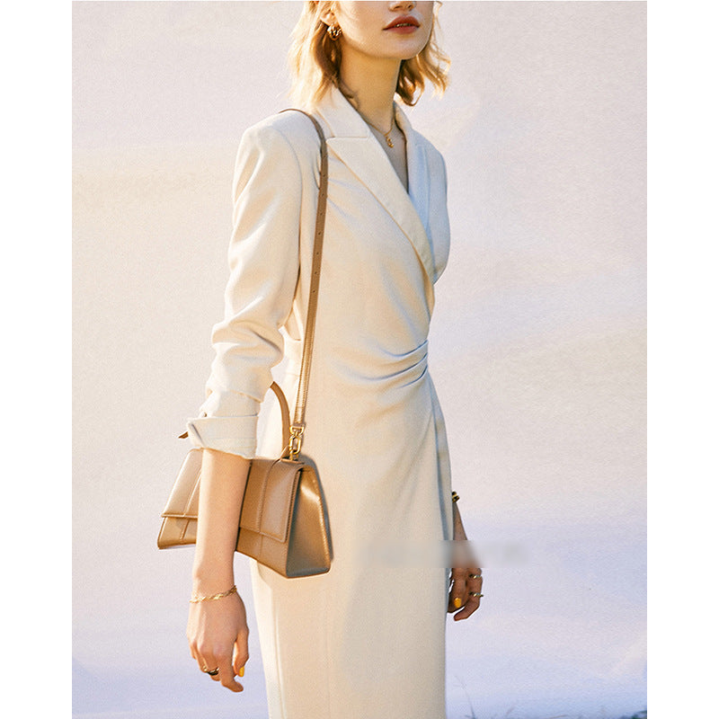 Dame wrap kjole med elegant V-hals og feminin silhuet Stilla