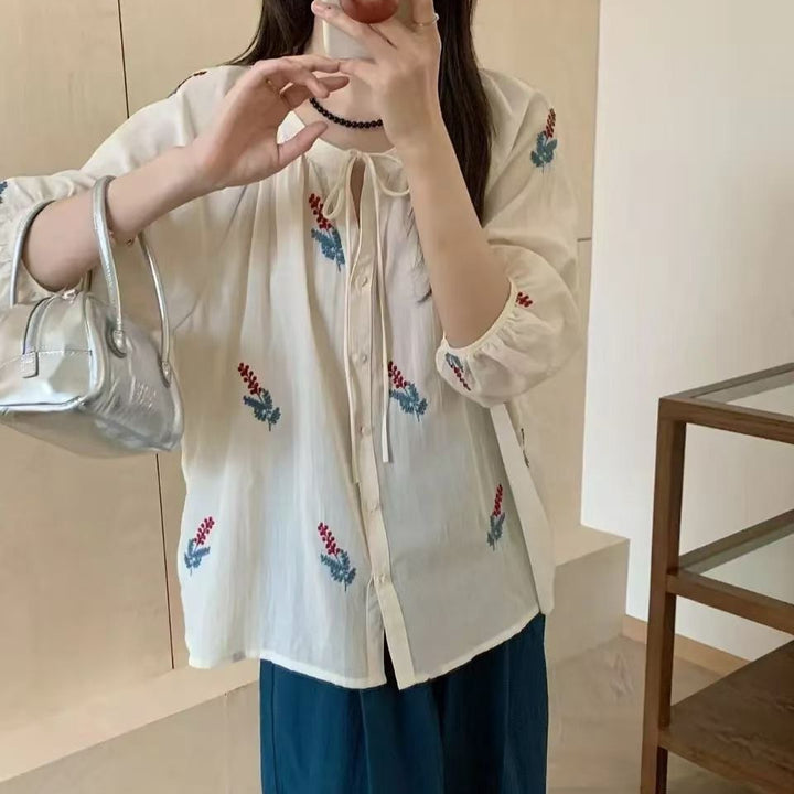 Dame Broderet Bluse med Knude Slips og Ballonærmer Stilla