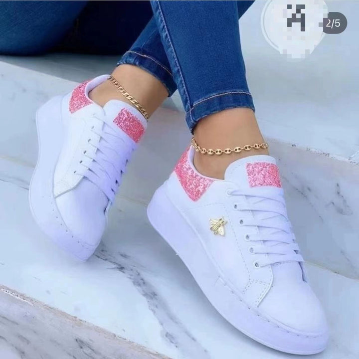 Dame mode sneakers med glitrende accenter og åndbart overmateriale Stilla