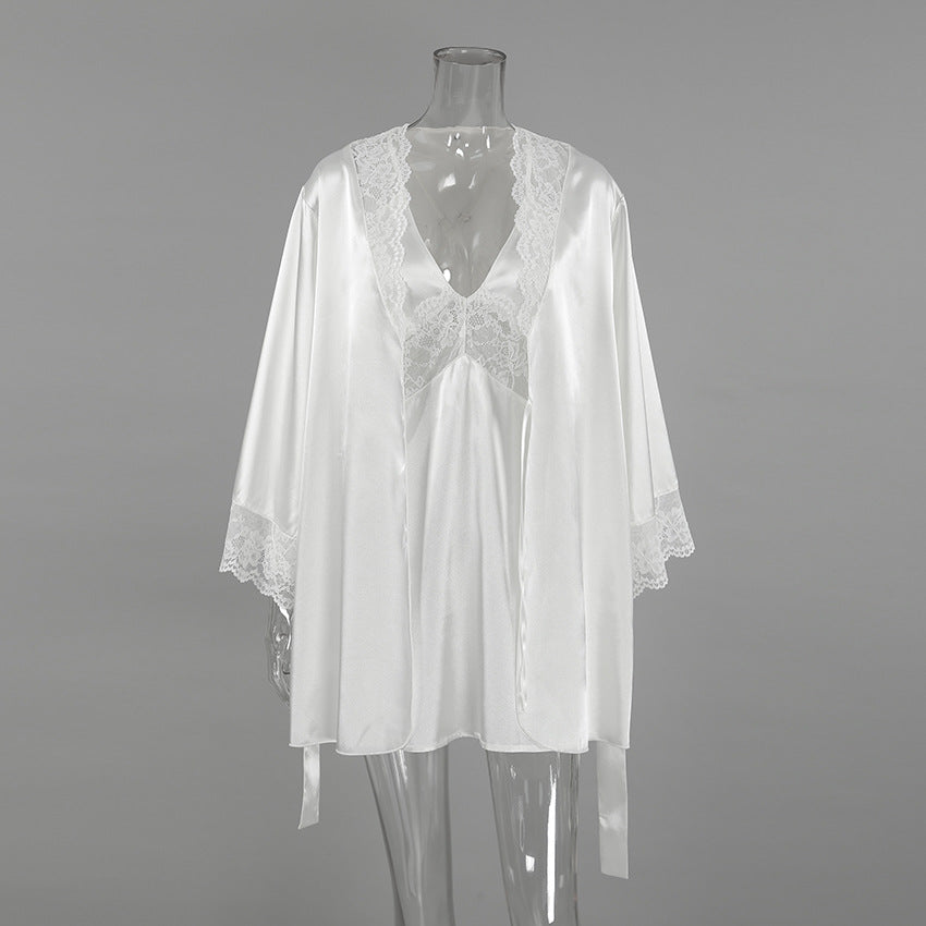 Dame Satin Morgenkåbe med elegante laceafslutninger Stilla