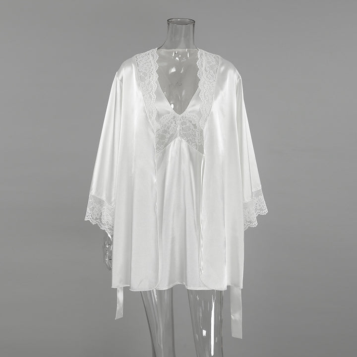 Dame Satin Morgenkåbe med elegante laceafslutninger Stilla