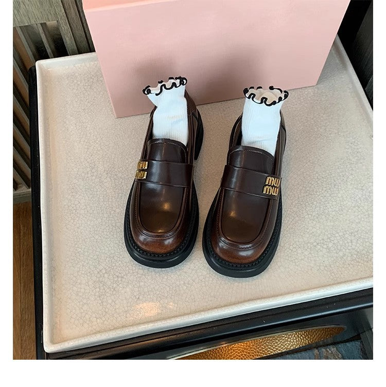 Dame elegante loafers med markant metaldekoration og komfortabel sål Stilla