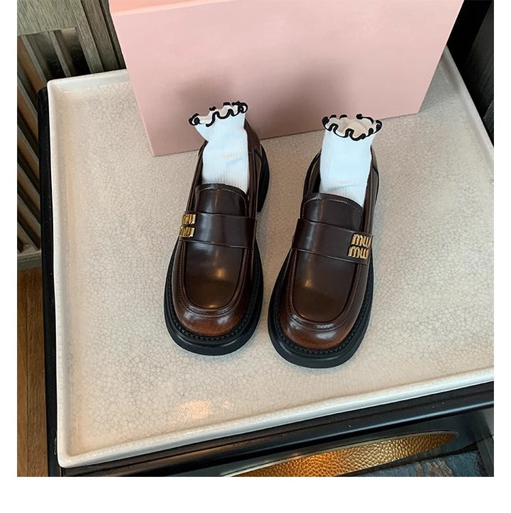 Dame elegante loafers med markant metaldekoration og komfortabel sål Stilla