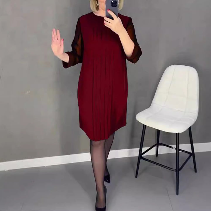 Dame elegant plisseret kjole med transparente ærmer og moderne snit Stilla