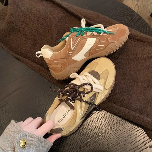 Dame Sporty Sneakers lavet af kvalitetsnubuck med skridsikker sål og åndbar polstring Stilla