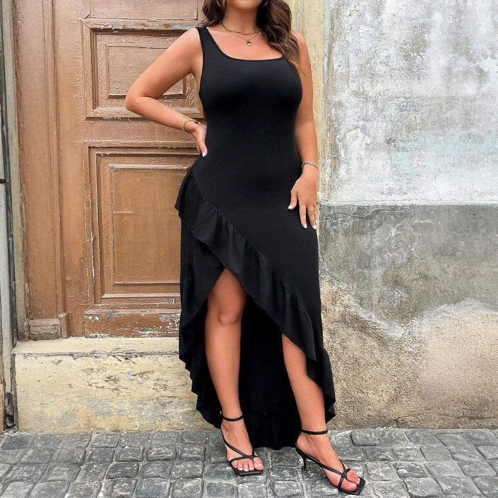 Dame asymmetrisk maxikjole med sidelange slids og voluminøse flæser Stilla