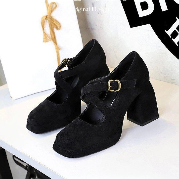 Dame Plateau-pumps med elegant spændeapplikation Stilla