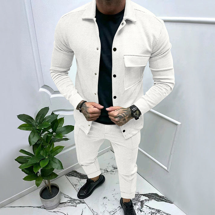 Herrer hyggeligt fritidsoutfit med struktureret overdel og elegant bukser Stilla