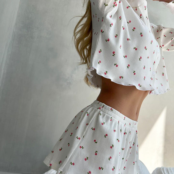 Dame hyggeligt pyjamasæt med blomsterprint og cropped top Stilla