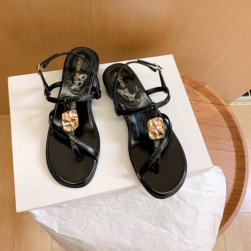 Dame sandaler med elegant design og dekorativ metalspænde Stilla