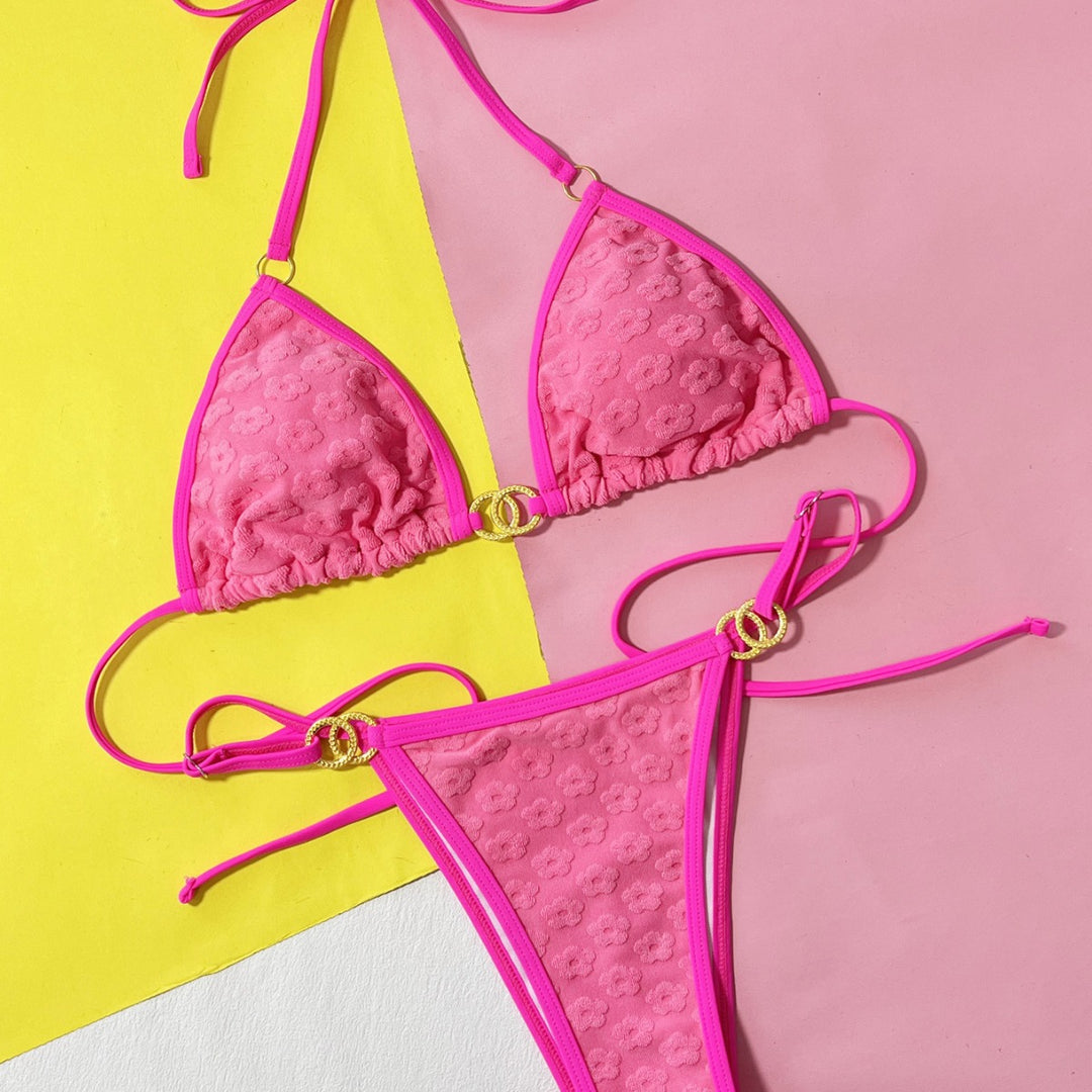 Dame Triangel-Bikini med glamourøse ringdetaljer og struktureret overflade Skovae