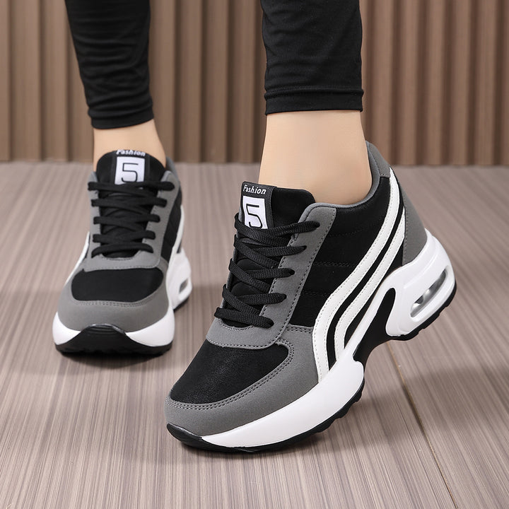 Dame nan Plateau-Sneaker med synlig luftkammer, ergonomisk kile sål og polstret ankelkrave Skovae