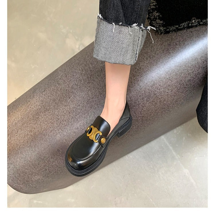 Dame elegante og moderne loafers med metal-detaljer Stilla