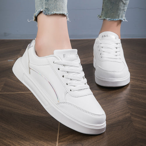 Dame nan lavtskåret kunstlæder sneakers med holografisk hælbesætning Skovae