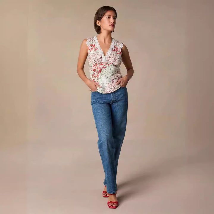 Damebluse med romantiske spids- og blomsterdesigns Stilla