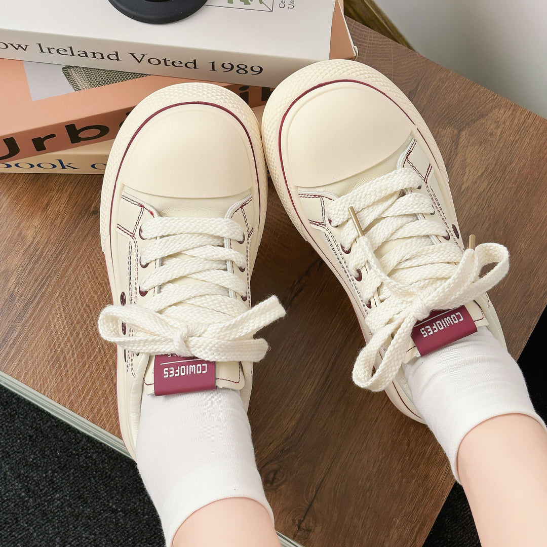 Dame sneakers i højkvalitets kunstlæder med profileret såldesign Stilla