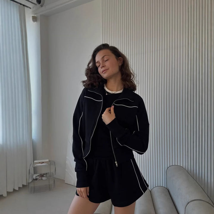 Kvinders sporty sæt lavet af blødt bomuldsstof med cropped top og shorts Skovae