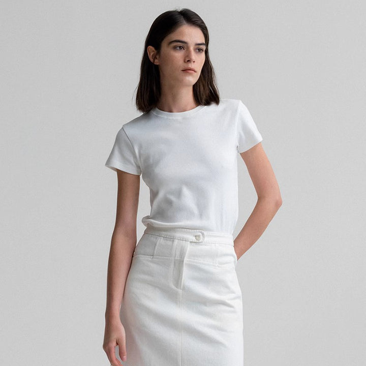 Dame høj kvalitets basic T-shirt med smal pasform og rund halsudskæring Stilla