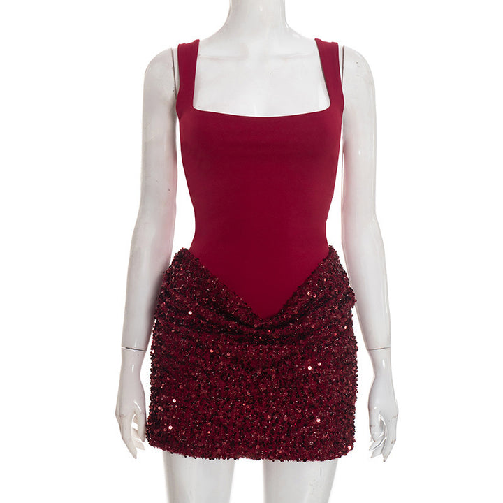 Dame elegant sequinned dress with deep V-neck and figure-flattering design Skovae