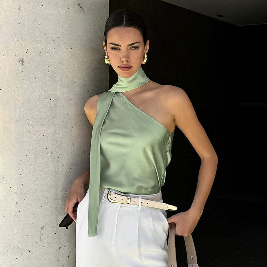 Dame asymmetrisk satin top med elegant sløjfedekoration Stilla