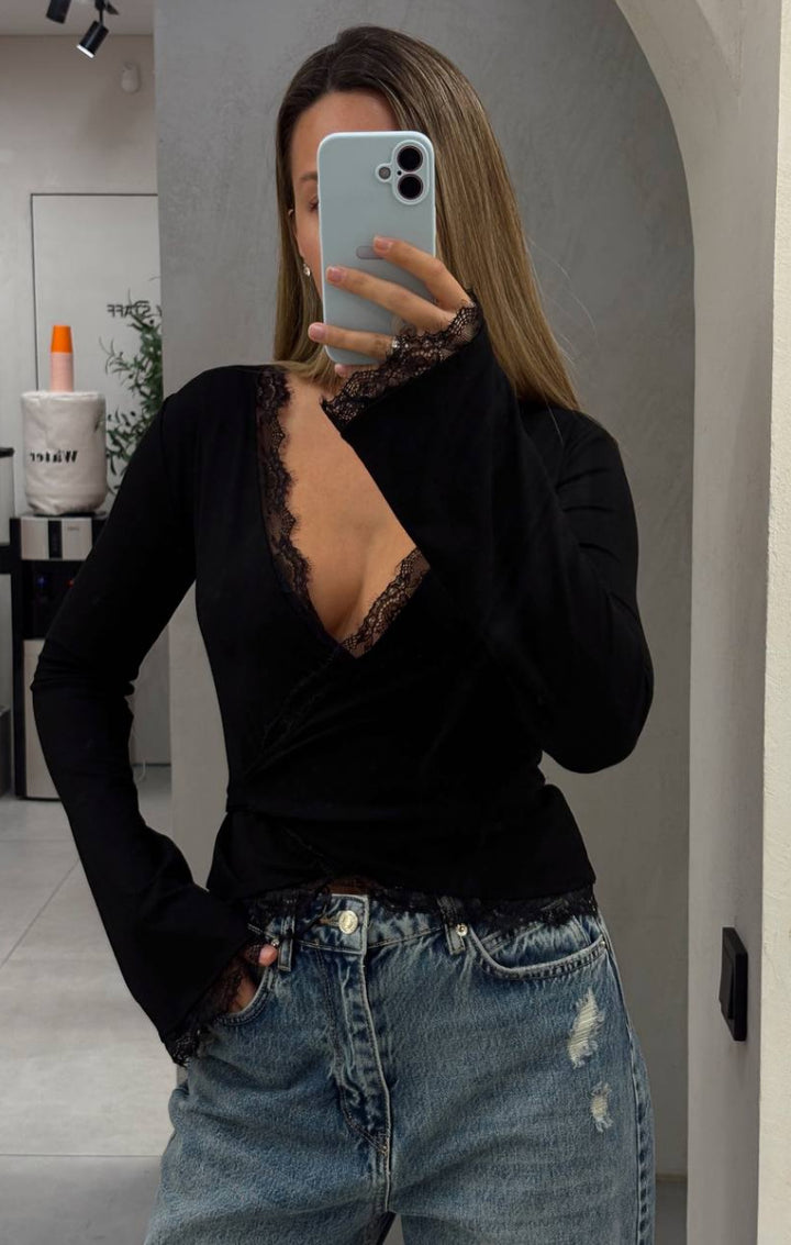 Kvinders indpakningstop med elegant blonderkant Stilla