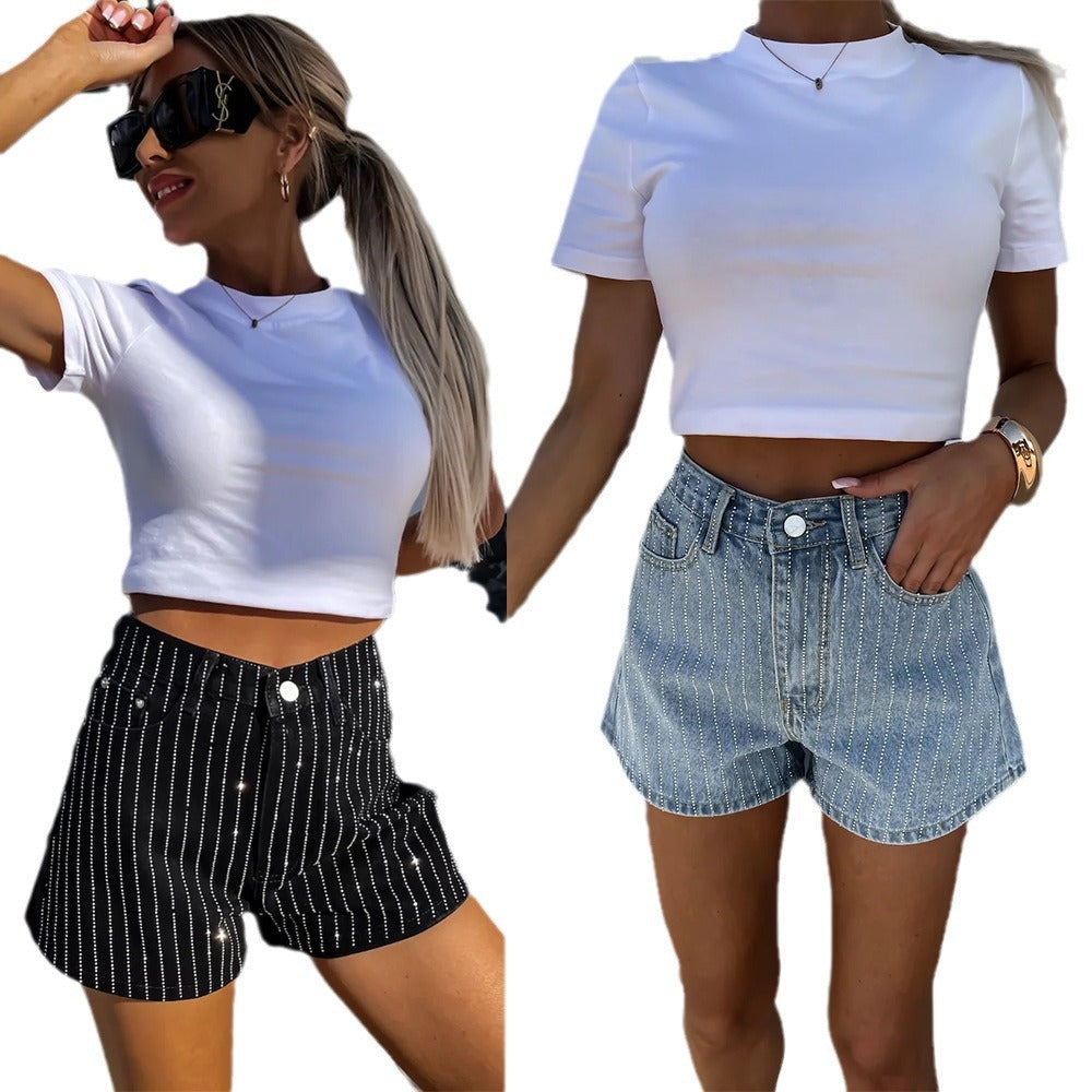 Dame shorts med skinnende stribedesign og behagelig pasform Stilla