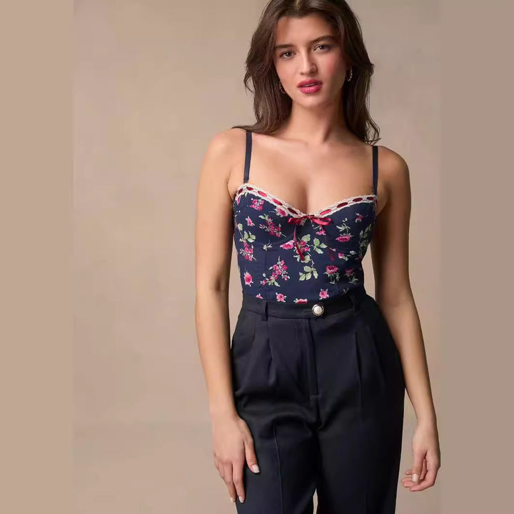 Dame Bandeau-top med blomsterdetaljer og romantiske kløvekants-accents Stilla