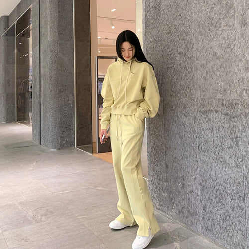 Kvindernes fashionable loungewear sæt med cropped hoodie og komfortable bukser Stilla