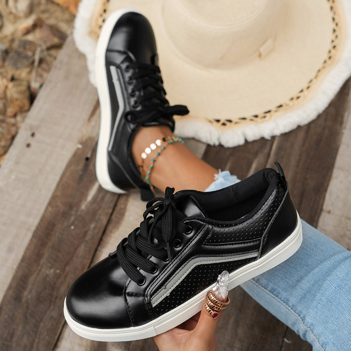 Dame Sporty Sneakers med perforeret overmateriale og skridsikker gummisål Stilla