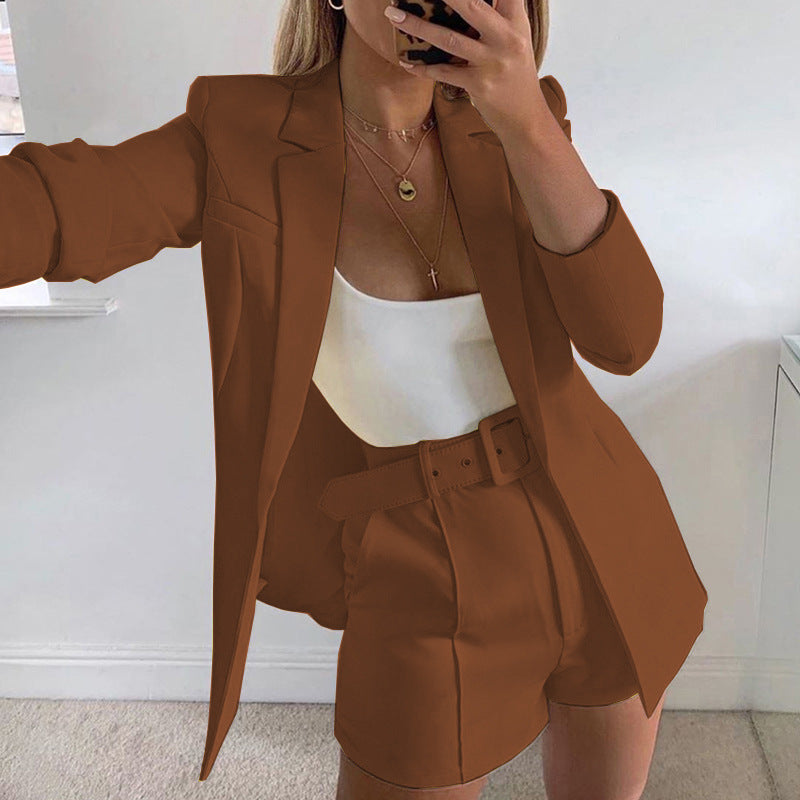 Dame Mode Blazer sæt med figursyet snit og højtaljede shorts Skovae