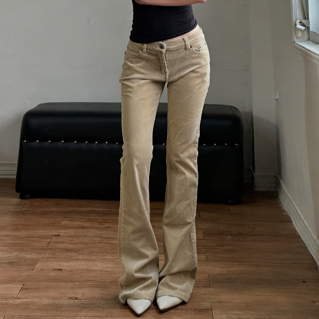 Dame flared jeans med klassisk high-waist skæring og trendy detaljer Skovae