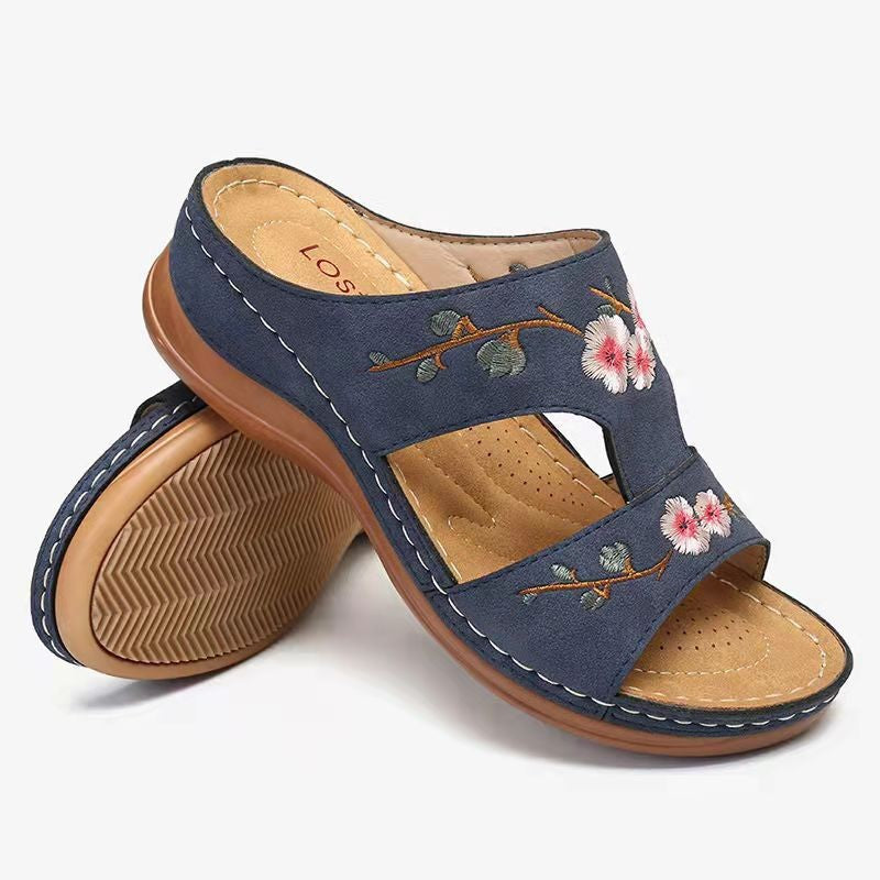 Dame clogs med blomsterbroderi og anatomisk fodseng Stilla
