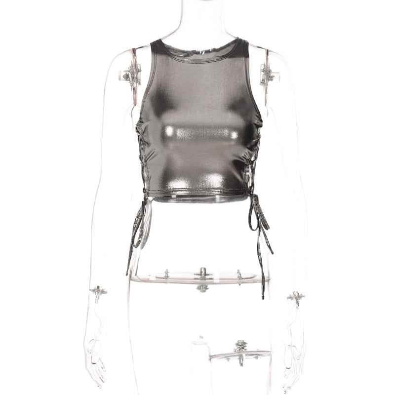 Dame højskåret crop-top med sidelokning og blank finish Stilla