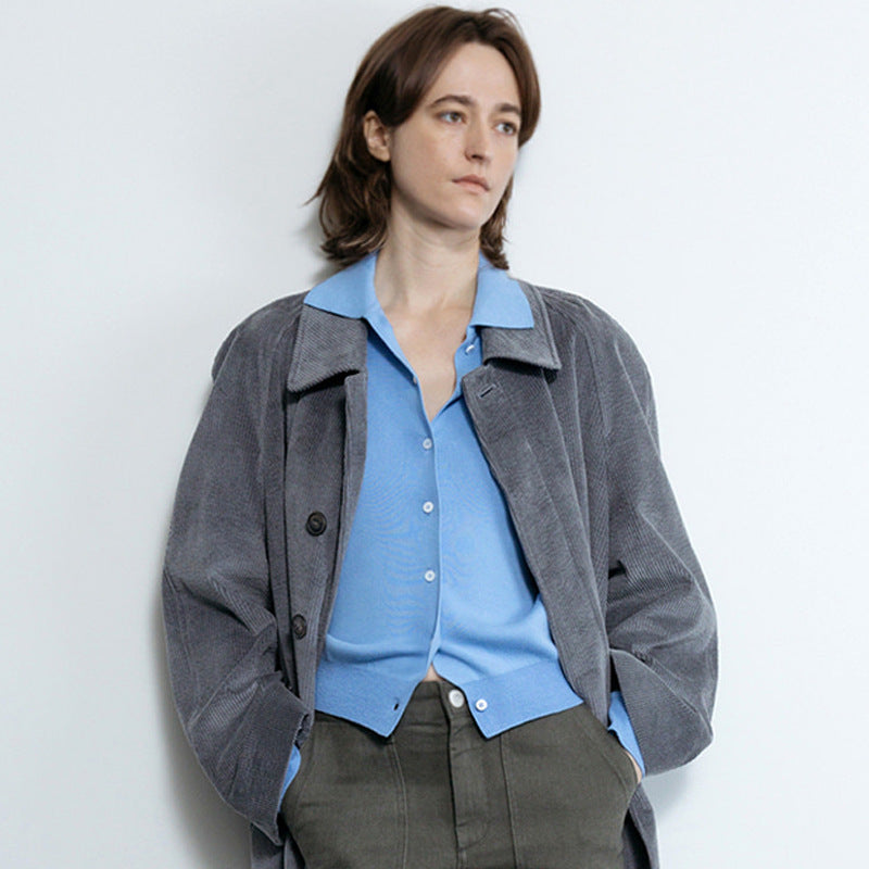 Dame stribet blouse med klassisk skjortekrave og modige knapdetaljer Stilla