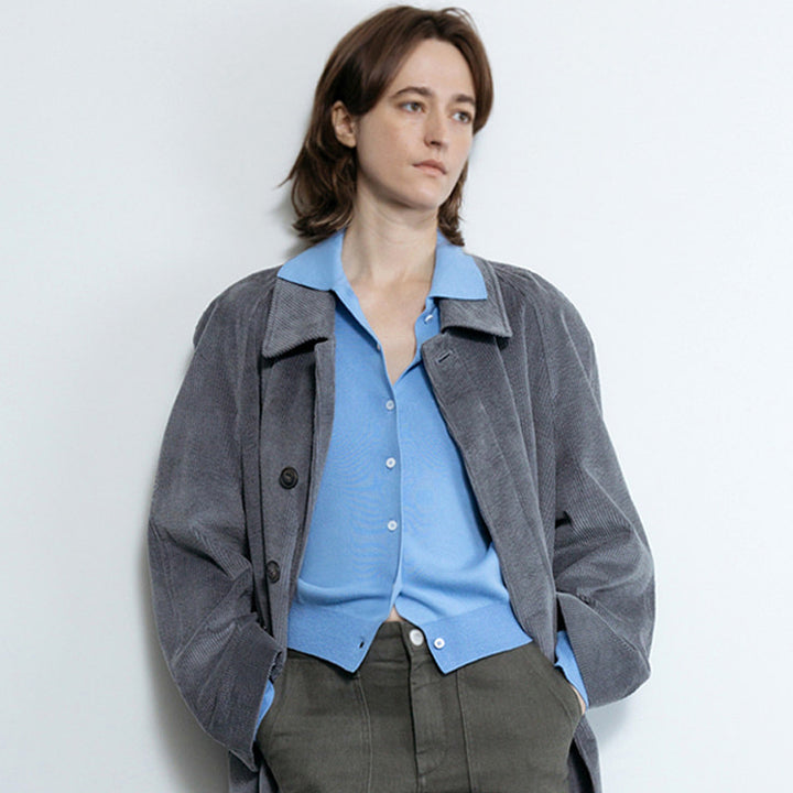 Dame stribet blouse med klassisk skjortekrave og modige knapdetaljer Stilla