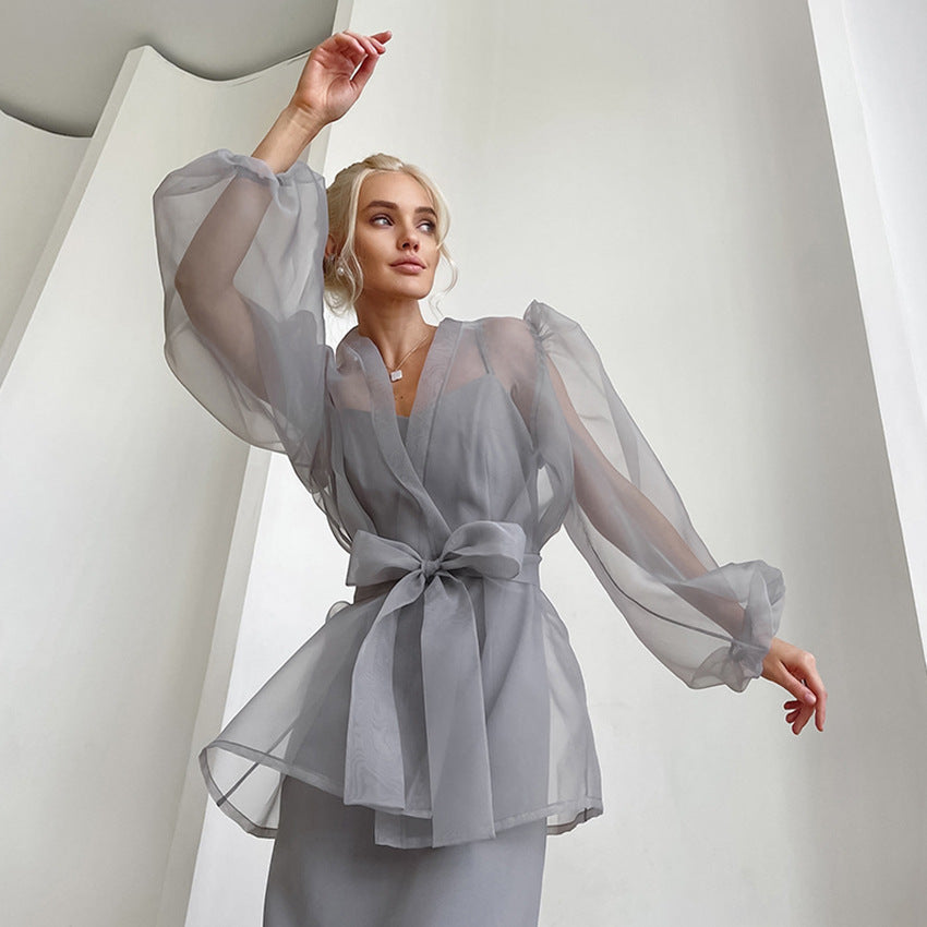 Dame Transparent Chiffonjakke med forseggjorte pufærmer og elegant bælte Stilla