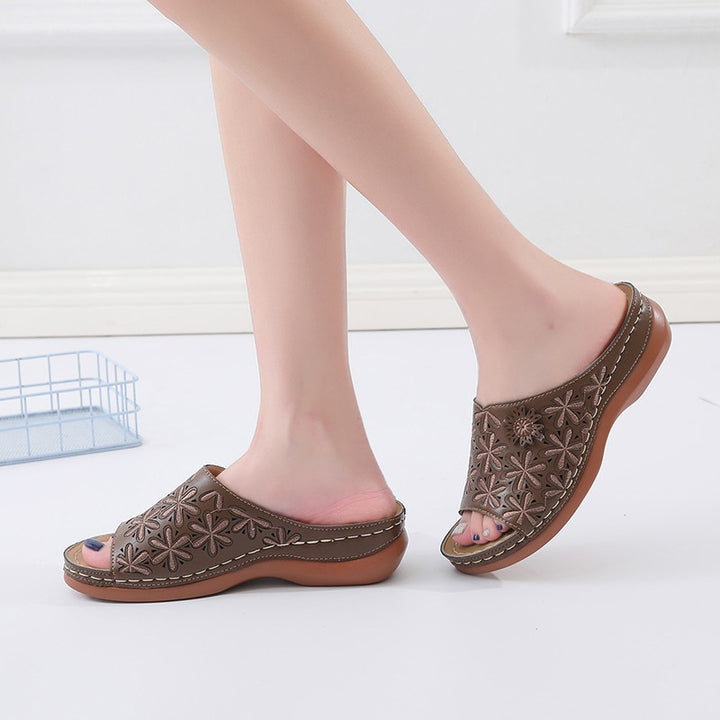 Dame Clogs med florale detaljer og ergonomisk fodseng Stilla