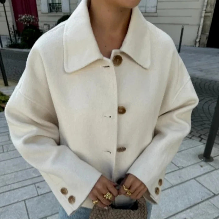 Dame cropped overgangsjakke med praktiske knapdetaljer og store lommer Stilla
