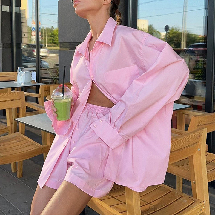 Dame Oversized Skjorte- og Shorts-Sæt med elegante detaljer og behagelig pasform Stilla