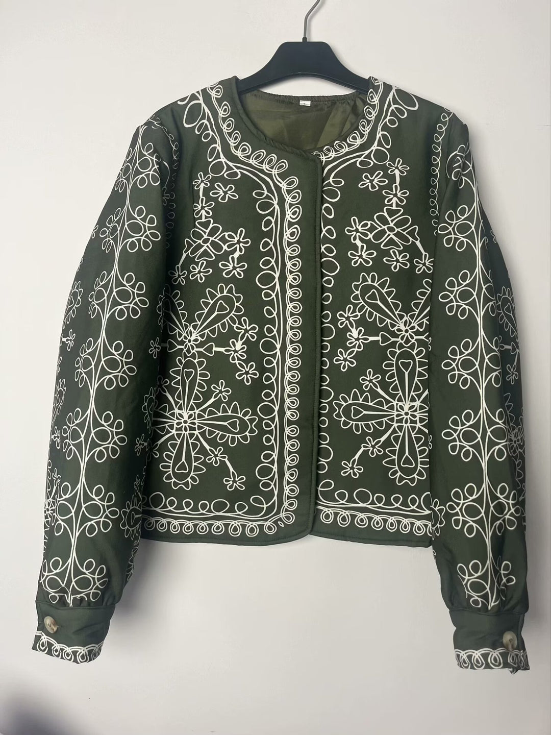 Kvinders patchwork designjakke med blomster mønster og elegante applikationer Stilla