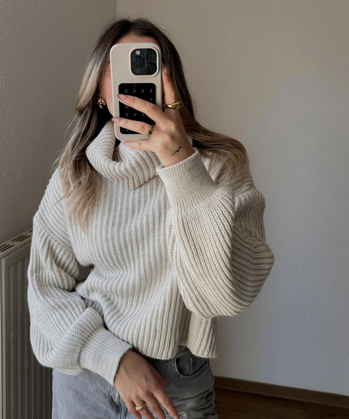 Kvinders chunky strikket sweater med høj krave og bredskårede ærmer Stilla