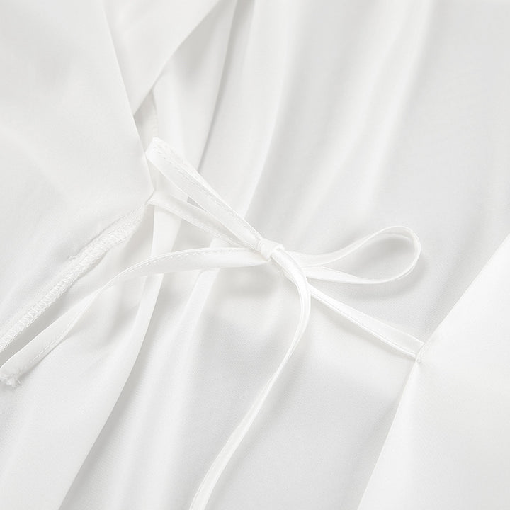 Dame Satin-morgenkåbe med elegante pufærmer og taljerbart bælte Stilla